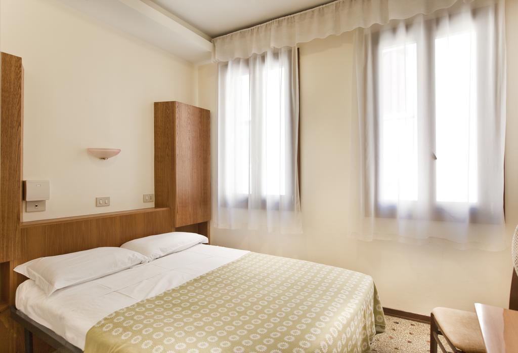 Hotel San Fantin Venecia Habitación foto